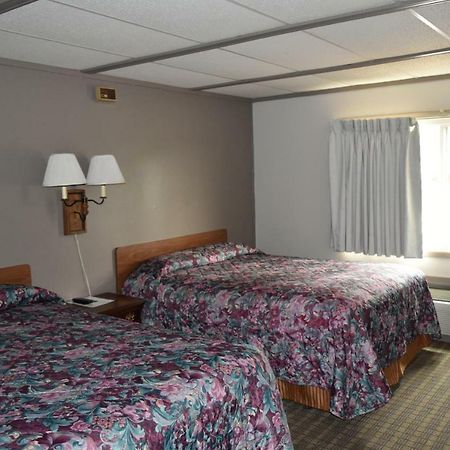 Countryside Inn Hillsboro Exterior photo