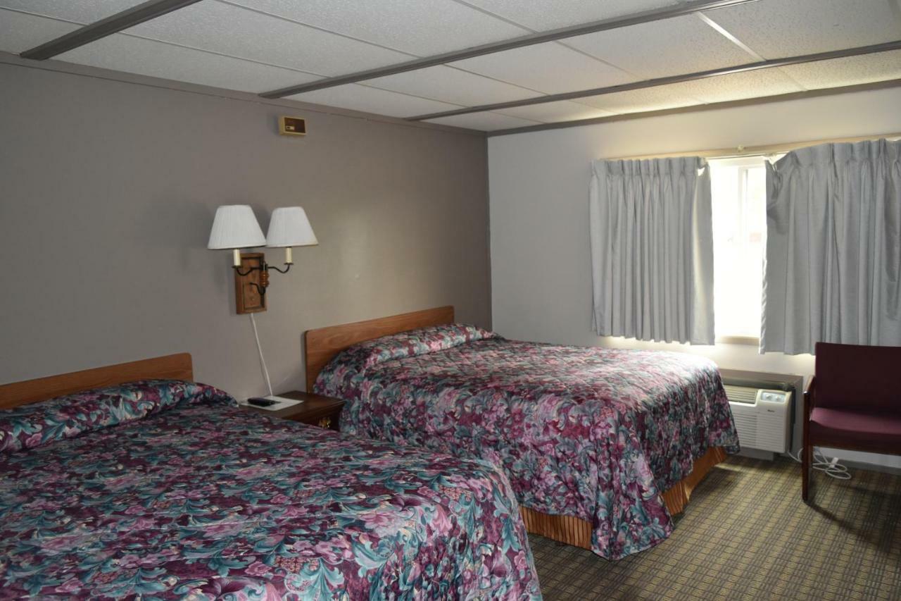 Countryside Inn Hillsboro Exterior photo