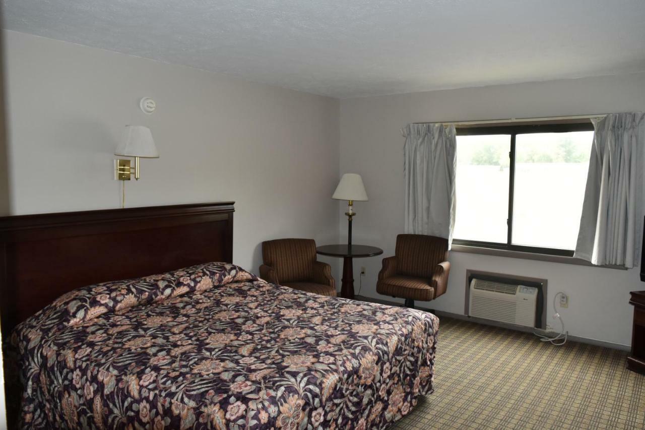 Countryside Inn Hillsboro Exterior photo